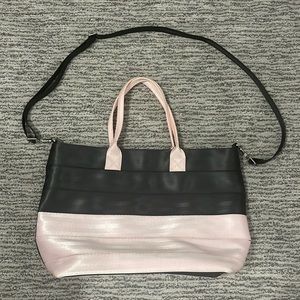 Harvey’s California seatbelt purse